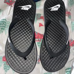 Brand New Never Worn Women 8 Men 7 Black Open Toe Flip Flops For Swimming, Non-slip Black Flip Flops For Beach, New Nike, Cute Shoes, Flip Flop Sandals, Women's Shoes Sandals, Flip Flops, Shoes Sandals, Womens Sizes