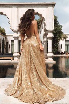 A&N Luxe Saina - Gold Glitter A-Line Gown with Plunge Neck & Low Back Classy Evening Gowns, Gold Wedding Gowns, Best Formal Dresses, Gown Gold, Gold Wedding Dress, Vintage Prom, Sequin Prom Dresses, Prom Dresses Vintage, Perfect Prom Dress