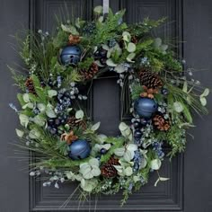 Front Door Rustic, Christmas Wreath Craft, Silk Wreaths, Blue Christmas Decor, Black Door, Sleigh Bell