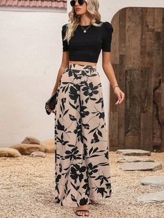 Casual Chique Stijl, Costum Elegant, Wide Leg Pants Outfits, Fall Chic, Leg Pants Outfit, High Waisted Wide Leg Pants, Black Knit Top, Printed Wide Leg Pants