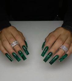 Coffin Nail Ideas Green, Square Nails Marble, Dark Green Nails With Design, Dark Green Square Nails, Jade Color Nails, Green New Years Nails, Dark Green Marble Nails, Green Square Acrylic Nails, Square Green Nails