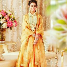 Gorgeous #IshaAmbani at #haldiceremony.  #ishaambani #ishaambaniwedding #ishaambanihaldipictures #ishaambanipictures #ishaambaniweddingpictures #ishaambaniunseenpicture #eventila #wedding #indianwedding #weddingtrends #weddingPhotography #weddingPhotographer Vintage Minimalism, Haldi Jewellery, Silver Evening Gowns, Royal Indian Wedding, Haldi Dress, Nude Gown, Royal Indian