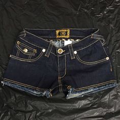 Brand New Never Worn Dark Blue Denim Rhinestone Detailed Shorts Y2k Outfits Party, Y2k Outfits Street Styles, Pfp Y2k, Y2k Outfits Aesthetic, Denim Rhinestone, Outfits Jewelry, Nails Y2k, Dark Denim Shorts, Y2k Outfit Ideas