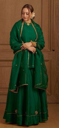 Green Sharara, Kurta Set With Dupatta, Casual Indian Fashion, Desi Fashion Casual, Salwar Kamiz, Bridal Dress Fashion