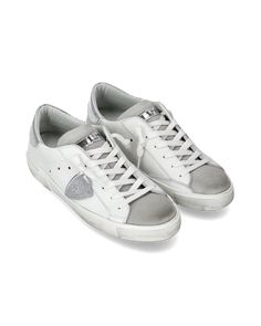 The elegance of white with the glamorous touch of silver create a timeless version of the Prsx sneaker. It features an upper in calfskin and suede complemented by a silver-laminated leather shield and heel tab. The worn finish on the entire shoe makes it original and cool, as does the uneven band on the sole, handcrafted with a brushed finish for a worn effect. It Original, Philippe Model, Wallet Pouch, Heels & Wedges, Wedge Sneakers, Book Decor, Serving Piece, Denim Pant, Sneaker Shopping