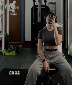 Gym Outfits Girl, Gym Fits Aesthetic Oversized, Looks For Short Women, Girls Gym Aesthetic, Workout Outfits Women Gym, Gym Women Outfit, Winter Gym Fits, Alt Gym Outfits, Gym Selfie Aesthetic