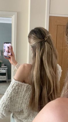 Simple Hair Half Up, Cute School Hairstyles Half Up Half Down, Summer Hairstyles Half Up Half Down, Basic Half Up Half Down Hair, Fall Hairstyles Aesthetic, Hairstyles Inspo For School, Twisty Half Up Half Down, School Hairstyles Blonde, Hairstyles For School Half Up Half Down