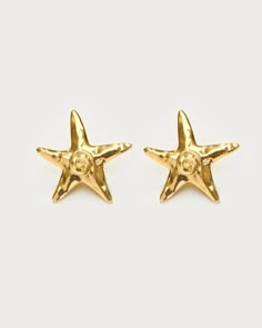 Materials: 18k gold plated brass, stainless steel post Measurement: 26mm/1.0" in height, 25mm/0.98" in width Gold Starfish Earrings, Stud Gold Earrings, Jewellery Wishlist, Chunky Gold Jewelry, En Route Jewelry, Starfish Jewelry, Pretty Jewelry Necklaces, Starfish Earrings, Jewelry Accessories Ideas