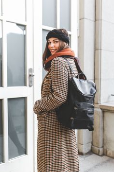 Ich bin ein Wintermensch durch und durch und kann es kaum erwarten, bis es endlich richtig kalt wird. Ich liebe es, mich in dicke Zwiebellooks zu hüllen und die eiskalte Luft bei einem Spaziergang durch den Park zu genießen ... Winter Outfits With Backpack, Fall Outfit Plaid, Winter Outfits Nyc, Winter Outfits Canada, Mantel Outfit, Big Backpacks, I Love Fashion