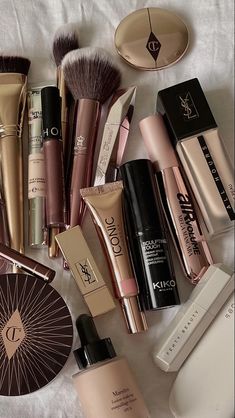 Mek Up, Make Up Aesthetic Products, Make Up Items, Make Up Things, Makeup Aesthetics, Make Up Products Pictures, Male Up, Makeup Products List, Skin Care And Makeup