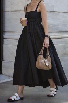 Street Style 2023, Midi Dress Outfit, Celebrity Casual Outfits, Simply Fashion, European Summer Outfits, Maxi Dress Outfit, Style 2023, Trendy Fall Outfits