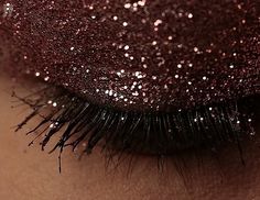 Sparkly Eyeshadow, Drag Make-up, The Beauty Department, Love Sparkle, Glitter Eyes, Glitter Eyeshadow, Beautiful Makeup, Beauty Trends, Makeup Tools