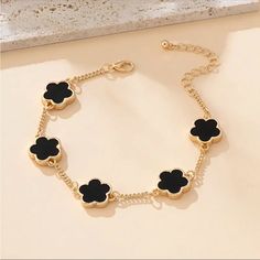 Exquisite Lucky Flower Design Anklet Alloy Jewelry Elegant Vacation Style For Women Beach Anklet Black Flower Jewelry For Summer, Black Casual Jewelry For Spring, Casual Black Jewelry For Spring, Chic Black Jewelry For The Beach, Jewellery Elegant, Elegant Anklet, Lucky Flower, Beach Anklets, Jewelry Elegant