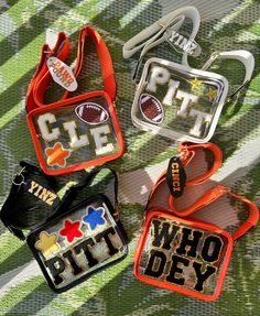 These bags are the perfect edition to your tailgate/sporting adventure They are custom made to whatever team you decide with patches completely personalized. They are 7 inches across , 5.5 inches tall, and 3.1 inches wide. They come in white, yellow, black, pink, orange, and silver.  This is the perfect gift for any sport lover in your life! DM me if you have any questions ! Orange And Silver, Stadium Bag, Bags Cute, Bag Diy, Clear Bag, Sports Lover, Bags Aesthetic, Clear Bags, Football Game