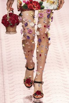 monsieur-j: “Dolce & Gabbana S/S 2019 Runway Details ” Runway Details, Mode Inspo, Fashion Pictures, Fashion Details, Fashion Week Spring, London Fashion Week, Milan Fashion Week