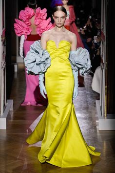 Haute Couture Paris, Valentino Haute Couture, Valentino Fashion, Valentino Couture, Kacey Musgraves, Spring Couture, Valentino Rossi, Fashion Hub, Fashion Weeks