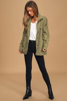 Oversized Green Jacket, Olive Jacket Outfit, Cargo Jacket Outfit, Anorak Jacket Outfit, Olive Green Jacket Outfits, Military Jacket Outfits, Spring Jacket Outfit, Utility Jacket Outfit, Green Jacket Outfit