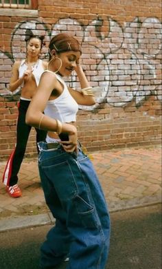 Freaknik Outfits, Look Hip Hop, Black 90s Fashion, Hip Hop Aesthetic, Style Année 80, 90s Inspired Outfits