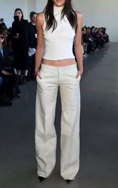 White Trouser Fall Outfit, Fancy Sport Outfit, White Pants Going Out Outfit, White Shirt White Pants Outfit, White Office Pants Outfit, Symmetrical Outfits, White Pants Outfit Autumn, Tall Model Aesthetic, Vietnam Tailor Ideas