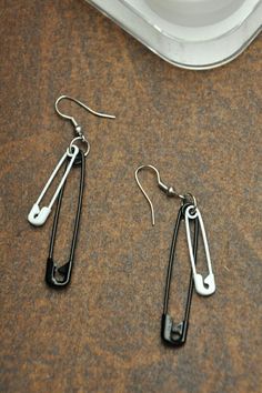 Earrings Grunge, Grunge Earrings, Safety Pin Jewelry, Grunge Jewelry, Pin Earrings, Safety Pin Earrings, Earrings Aesthetic, Pin Jewelry