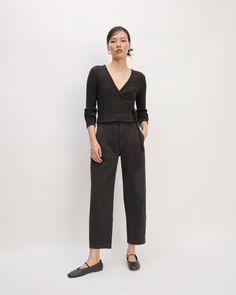 The Cozy-Rib Wrap Top Black – Everlane Ribbed Fitted Cropped Cotton Sweater, Fitted Ribbed Cotton Cropped Sweater, Chic Fitted Cotton Cropped Sweater, Knit Wrap, Utility Pants, Cool Look, Wrap Top, High Waisted Denim, Fit In