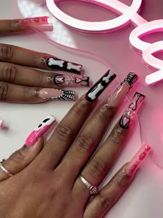 Back To School Nails Medium, Pink Packaging Ideas, Long Nails Glitter, Lipgloss Small Business, Nail Inspo Back To School, Spring Nails Dip, Blue Spring Nails, Exotic Nail Designs, Nails Freestyle