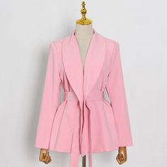 Stretch polyester woven blazer with dappled fabric details. Figure fitting and padded shoulders. Ribbon belt-like fastening band. Jewel buttons.Notch lapel. Two flap pockets. Inner lining. Lace Suit, Winter Blouses, Blazer For Women, Slim Blazer, Elegant Blazers, Pink Trousers, Pink Suit, Autumn Clothes, Pink Blazer