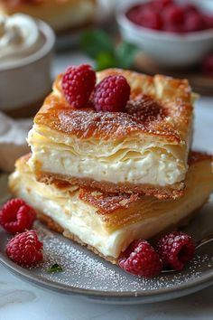 Cheesecake Crescent Rolls, Fun Cheesecake Recipes, Crescent Roll Casserole, Crescent Roll Cheesecake, Kue Macaroon, Cream Cheese Crescent Rolls, Crescent Roll Recipes, Easy To Make Desserts, Crescent Rolls