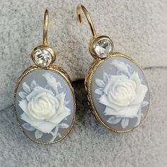 Vintage Nina Ricci Avon Signed Gold Tone Floral White Rose Cameo Earrings Nwot Avon Vintage Jewelry, Catholic Earrings, Avon Jewelry Vintage, Vintage Cameo Jewelry, 1940s Jewelry, Interesting Jewelry, Cameo Earrings, Cameo Jewelry, Vintage Cameo