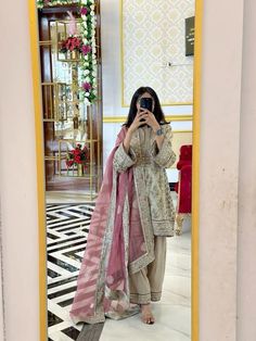 Full Sleeve Gowns, Bridal Mehndi Dresses, Girly Swag, Modest Casual Outfits, Mirror Picture, Bridal Lehenga Collection, Party Wear Gown, Desi Fashion Casual, Pakistani Fancy Dresses