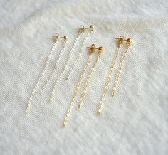 "These delicate, minimalist and modern dangles will be the perfect addition to your earring collection. Dress up or dress down, they will swing, sway and sparkle wherever you go.    ❤ T H E - P E R F E C T - G I F T  * so easy to dress up or dress down * highest quality materials and crazy attention to detail * hypoallergenic, nickel free & safe for sensitive skin * orders marked \"gift\" will come individually packaged in a pretty gift box E A R R I N G - D E T A I L S --- What you get :)  * qu Minimalist Linear Drop Earrings With Delicate Chain, Minimalist Dangle Threader Earrings With Cable Chain, Minimalist Dangle Cable Chain Threader Earrings, Minimalist Cable Chain Earrings For Gift, Minimalist Dangle Earrings With Delicate Chain, Simple Gold Chain, Gold Chain Earrings, Long Chain Earrings, Earring Collection