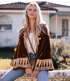 Magic Woman, Chasing Unicorns, Ethno Style, Mode Hippie, Black Magic Woman, Velvet Jacket, Hippie Outfits, Boho Look, Autumn Outfit