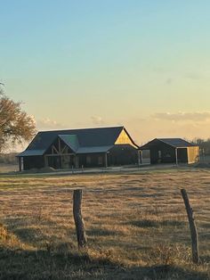 a farm house sits in the middle of an open field