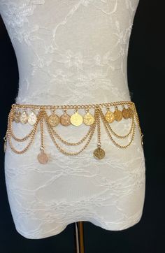 Belly Chain belt with Beautiful intricate detail. Handmade to a wide range of sizes.  Custom sizes welcome.  Availalble in silver or gold Belly Chain Gold, Genie Jewelry, Gold Belt Outfit, Waist Chain Indian, Gold Body Chain Jewelry, Gold Waist Chain, Cleopatra Makeup, Hip Jewelry, Belly Belt