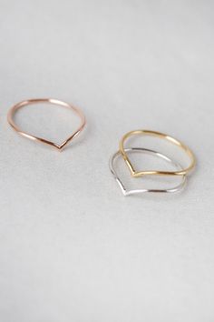 Diy Wire Jewelry Rings, Delicate Gold Jewelry, Wire Jewelry Rings, Wire Jewelry Designs, Gold Ring Designs, Diy Rings, Handmade Wire Jewelry, Minimal Jewelry, Cute Rings