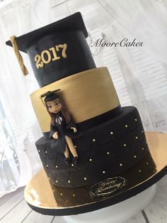 College Graduation Cakes, Graduation Food, Savory Cakes, Gold Graduation Party, Graduation Party Diy, Anniversaire Diy