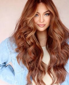 Dimensional Copper, Dark Ginger Hair, Jessica Alba Hair, Embrace Messy Hair, Rambut Brunette, Natural Red Hair, Romantic Hairstyles, Hair Color Techniques, Honey Hair