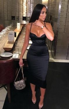 Midi Black Dress, Red Dresses Classy, Kardashian Kollection, Night Dress For Women, Looks Street Style, Mode Inspo, Dressy Outfits, Tea Length, Midi Dress Bodycon