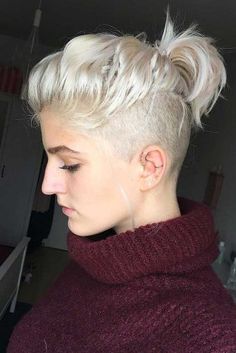 Mode Poses, Bob Ideas, Undercut Long Hair, Undercut Bob, Makeup Tip, Shaved Nape