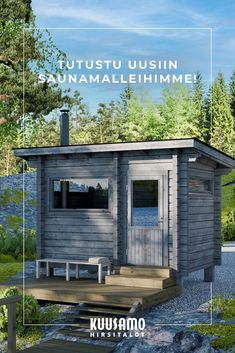 Pieni hirsisauna kuultovärikäsittelyllä. Pienessä hirsisaunassa on moderni pulpettikatto ja perinteiset hirsinurkat. Sauna Project, Ice Shanty, Shed Cabin, Diy Hot Tub