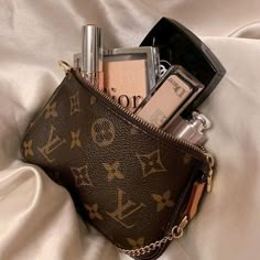 Dior Beauty, Luxury Makeup, Essential Bag, Aesthetic Makeup, Beauty Bag, Lv Bag