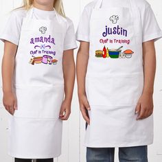 two children wearing white aprons with the names of their favorite chefs