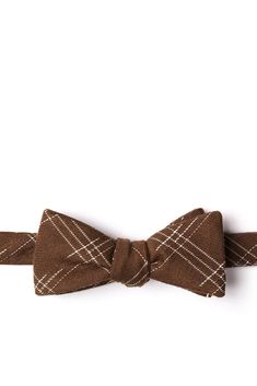 Update your wardrobe with the Escondido skinny  butterfly bow tie. This brown accessory features a loose checkered pattern perfect for the office and semiformal events. Imported. Classic Brown Bow Tie, 1930s Mens Fashion, Vintage Bow Tie, Brown Bow Tie, Popular Patterns, 1930s Style, Fashionable Men, Ties Mens Fashion, Brown Accessories