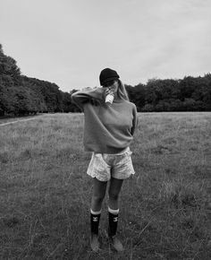 Millionaire Husband, Husband Aesthetic, Mountain Weekend, Colorado Girl, Country Gal, Chanel Boots, Farm Clothes, Self Portrait Photography, Fall Time