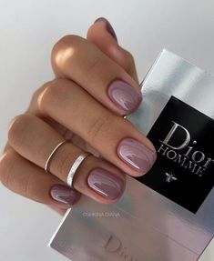 Unhas curtas: 7 cores que funcionam bem January Nails, Short Gel Nails, Subtle Nails, Minimal Nails, Casual Nails, Cute Gel Nails, Neutral Nails, Classy Nails, Chic Nails