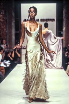 Jean Louis Scherrer, 00s Mode, Runway Fashion Couture, Vintage Runway, Runway Outfits, Couture Mode, Runway Dresses, فستان سهرة