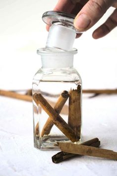 Tinctures Recipes, Diy Cinnamon, Cinnamon Benefits, Preserving Herbs, Homemade Spice Blends, Cinnamon Oil