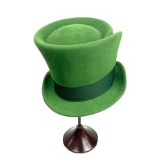 Green top hat made with wool felt. Measurements in centimeters are 31 x 25. Crown height 15. Brim length 5.5. These measurements may have some slight variation depending on the size of the hat. All our felt hats have a 100% natural rayon inner lining (non-synthetic). CUSTOM HAT OPTIONS: 1- You can choose between a grosgrain ribbon inside or a real leather inner sweatband. 2- For this hat I use a bottle color grosgrain ribbon trimming. However, you can choose your favorite color from my grosgrain color chart. Changing the color of the trimming produces a special and different effect on the hat. Just write a brief note when you place the order and I will do so. 3-In this ad the hat is APPLE. If you want another color from my felt color chart, please write me a short note of the color you wan Fitted Top Hat With Curved Brim For Costume, Green Brimmed Winter Costume Hats, Green Winter Costume Hats And Headpieces, Green Wide Brim Mini Hat For Winter, Fitted Green Felt Hat For Winter, Green Fitted Felt Hat With Flat Brim, Green Mini Hats With Short Brim For Winter, Green Mini Hat With Short Brim For Winter, Green Winter Mini Hats With Short Brim