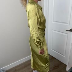 Women’s Gorgeous Green Gold Satin Dress With A Beautiful Fit Y2k Stylish Business Formal Wedding Professional Vintage Fashion Skirt With Buttons And Collar. Brand/ Lillyful Status/ Brand New Color/ Green Gold Tint Material/ 95% Polyester X 5% Spandex Size/ Small Measurements -Shoulder Width From Side To Side In Us Inches: 22 Inches -Length From Top Of Collar To Bottom Of Dress Is 40 Inches -Arm Length 18 Inches About The Dress -Contains Front Buttons On Bottom Of Sleeves And In Entire Front Midd Gold Satin Dress, Green Satin Dress, Fit Y2k, Satin Dress Long, Skirt With Buttons, Gold Satin, Business Formal, Wedding Professional, Green Satin