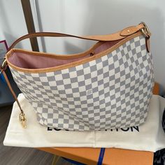 White Canvas Lv Delightful Shoulder Bag In Excellent Condition. Minor Fingerprints On Shoulder Strap. No Tearing Of Leather. No Marks. No Stains. Like Brand New. Louis Vuitton Delightful, 2024 Outfits, Colorful Bags, Louis Vuitton Bags, White Canvas, Louis Vuitton Bag, Pink White, Shoulder Strap, Bag Lady